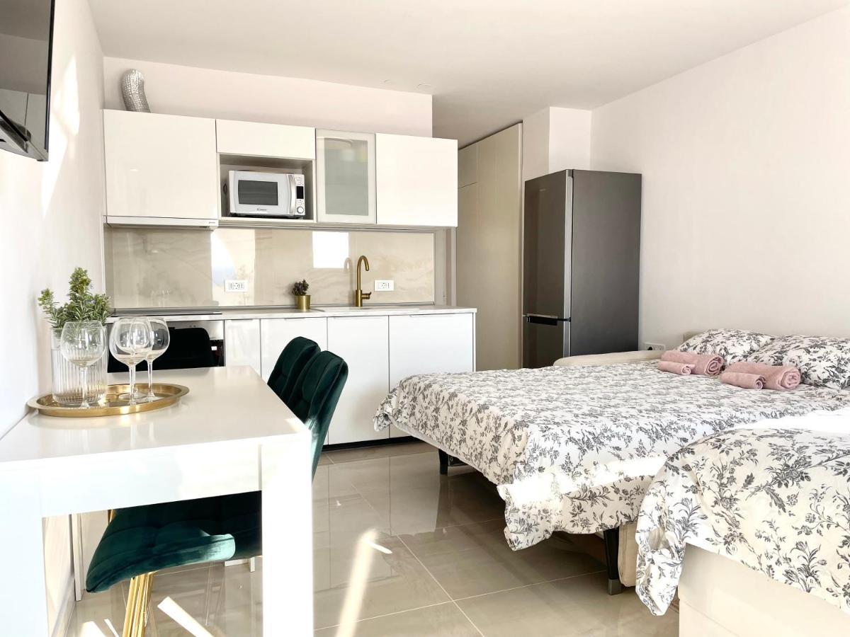 Apartment Vila ** Stinica Exterior photo